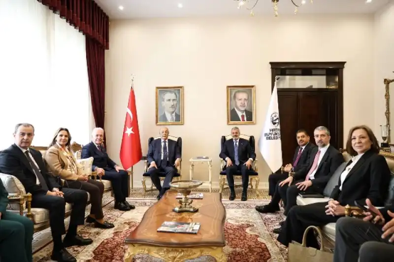 BAŞKAN ÖNTÜRK İŞ İNSANLARINI AĞIRLADI