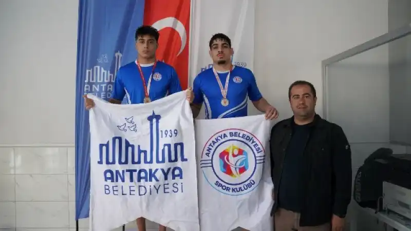 Antakya’da 19 Mayıs Münasebetiyle Yüzme Turnuvası Düzenlendi