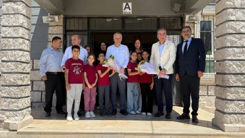 BAŞKAN ÇELİK’TEN 100. YIL İLKOKULU’NA ZİYARET