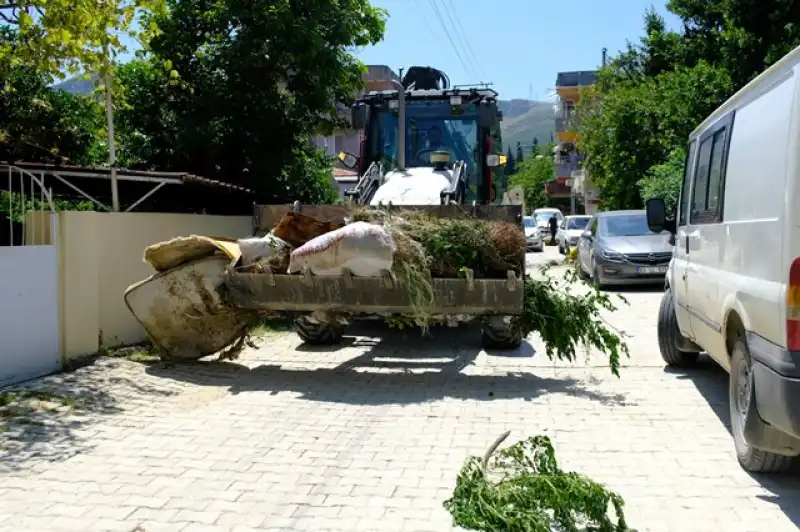 Defne Belediyesi Temizlik Hizmetlerini Aralıksız Sürdürüyor