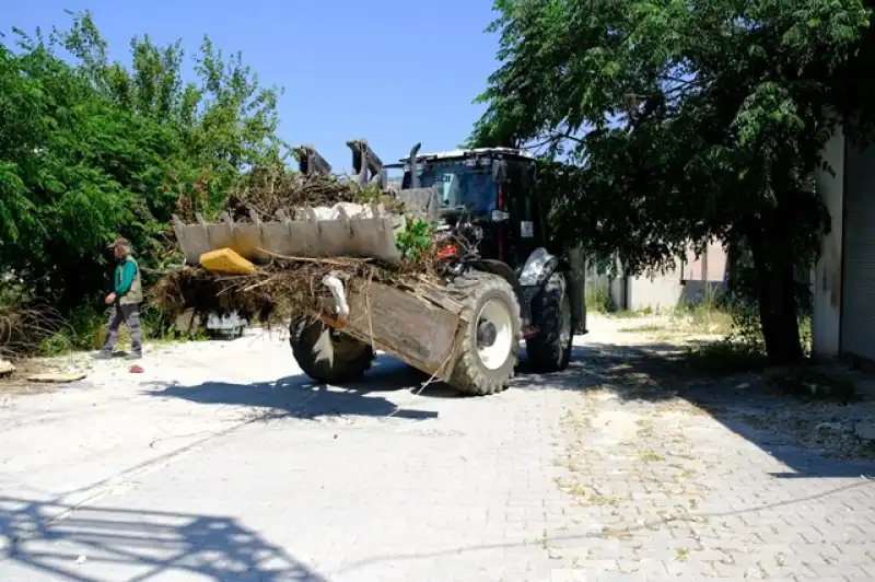Defne Belediyesi Temizlik Hizmetlerini Aralıksız Sürdürüyor