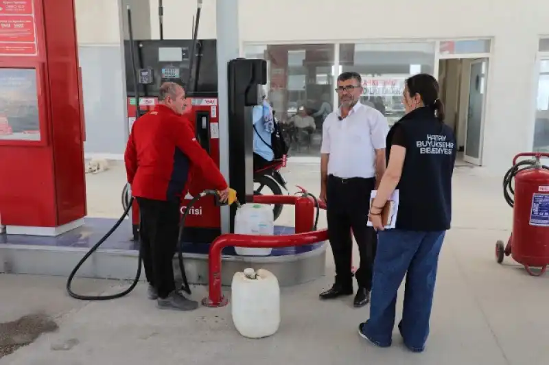 HBB ÜRETEN ÇİFTÇİNİN YANINDA 