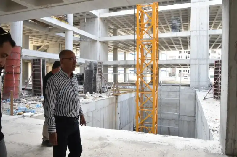 Başkan Yapar, Akasya Mahallesi Çok Amaçlı Salon, Pazar Yeri Ve Yeni Hizmet Binası’nda Çalışmaları İnceledi