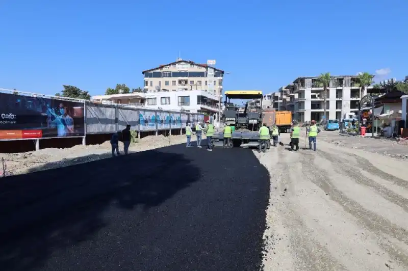 HBB, Arsuz’da Yol Çalışmalarını Sürdürüyor