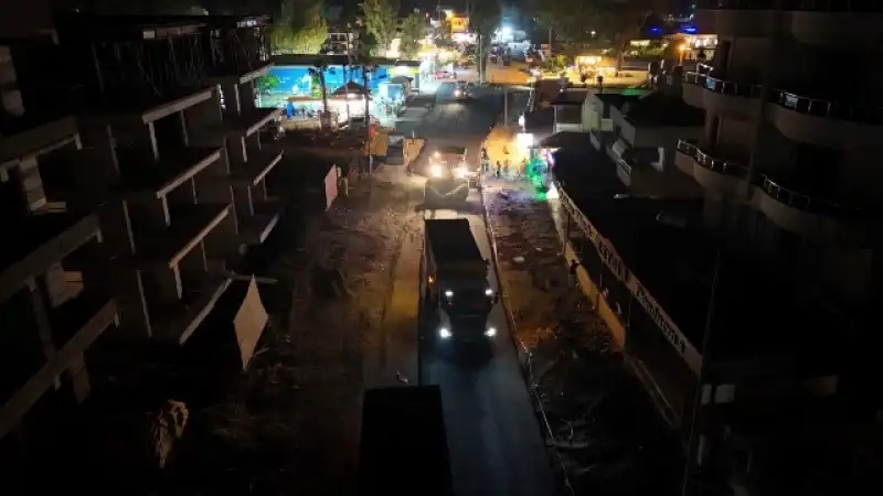 HBB, Arsuz’da Yol Çalışmalarını Sürdürüyor