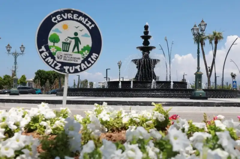 İSKENDERUN SAHİLİ RENKLİ ÇİÇEKLERLE SÜSLENDİ