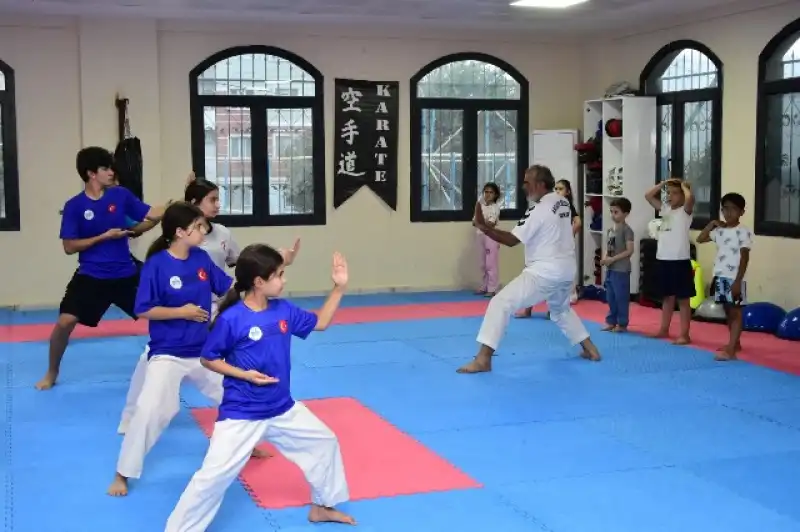 Antakya Belediyesi Karate Kursu Devam Ediyor