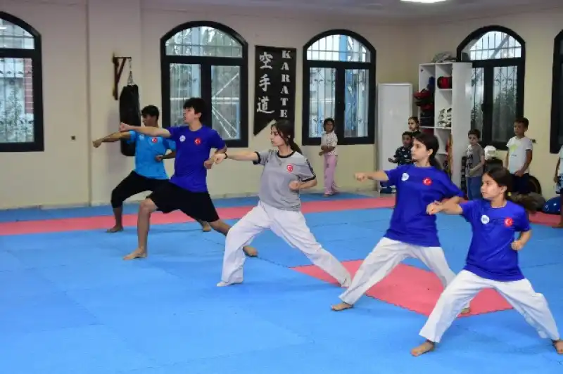 Antakya Belediyesi Karate Kursu Devam Ediyor