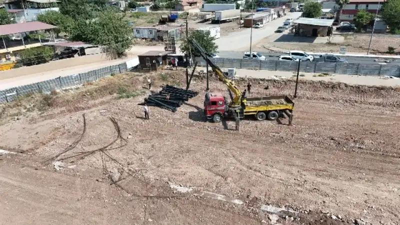 Kırıkhan’da Hatay’ın En Büyük Kapalı Semt Pazarı Yükseliyor