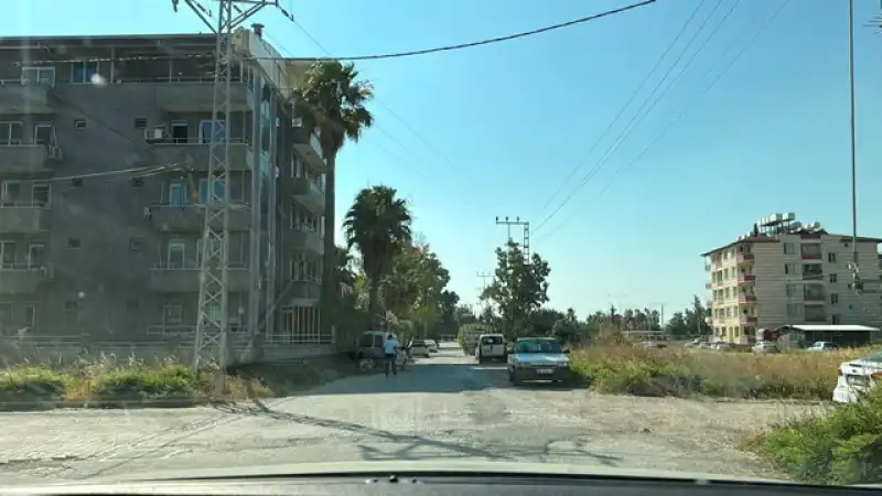 HMKÜ HASTANESİ ACİL YOLU, ACİL HİZMET BEKLİYOR