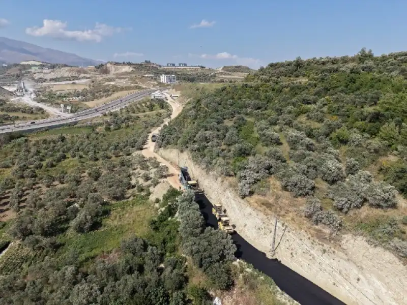 HBB'den Antakya Ve Defne'de Ulaşımı Güçlendirecek Yol Çalışmaları