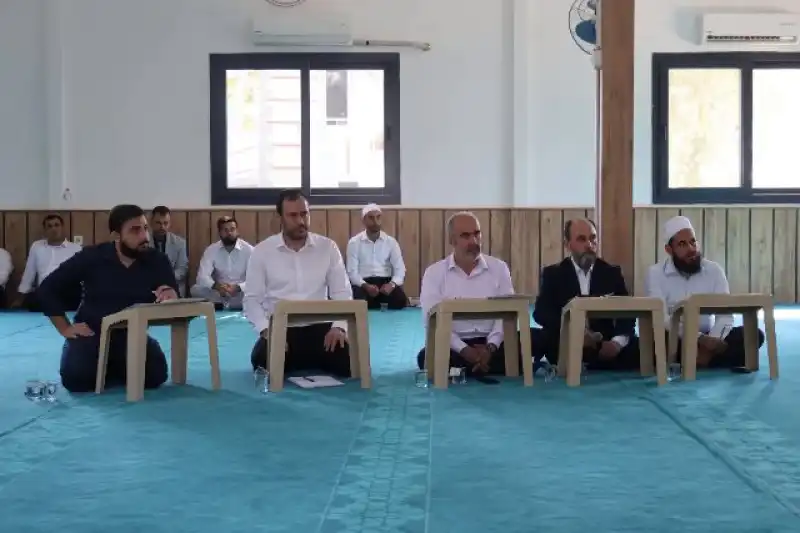 En Güzel Ezan Ve En Etkili Hutbe İçin Minbere Çıktılar