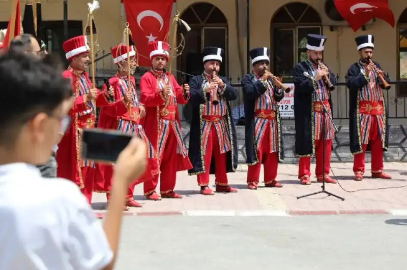 HBB MEHTERANI ALTINÖZÜ’NDE ECDADIN İZİNİ YAŞATTI