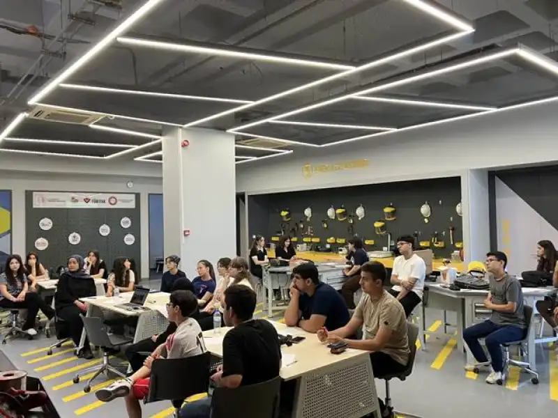 HMKÜ Milli Teknoloji Atölyesi Ile Lise Ögrencilerini Teknolojiyle Buluşturuyor 