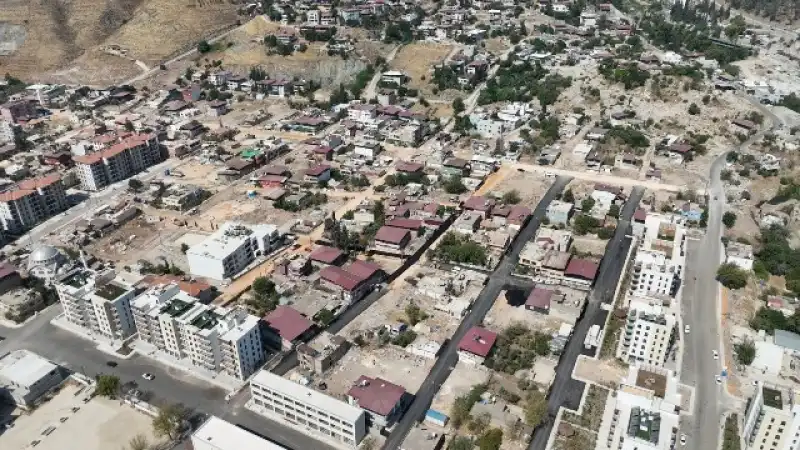 Kırıkhan’da Asfalt Seferberliği Büyüyor: 2 Finisher Aynı Anda Sahada
