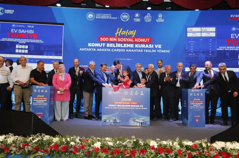 Bakan Kurum Hatay’da Anahtarları Teslim Etti