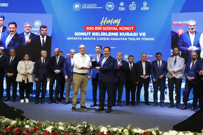 Bakan Kurum Hatay’da Anahtarları Teslim Etti