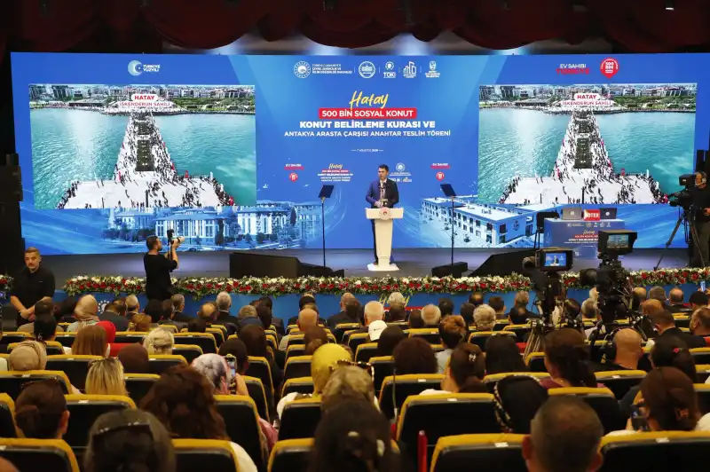 Bakan Kurum Hatay’da Anahtarları Teslim Etti