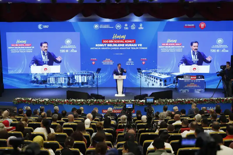Bakan Kurum Hatay’da Anahtarları Teslim Etti
