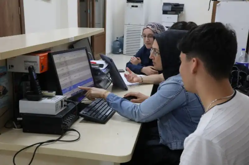 HBB, YKS Tercih Sürecinde Gençleri Yalnız Bırakmadı