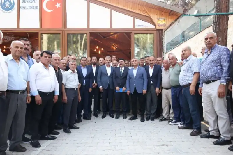 BAŞKAN ÖNTÜRK, YAYLADAĞILI MUHTARLARLA BULUŞTU