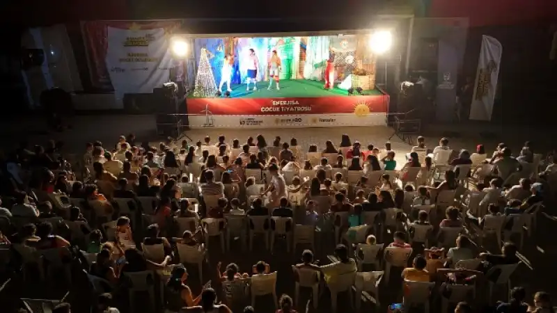 Hatay’da Çocuklar Tiyatro Turnesiyle Tatilin Tadını Çıkardı