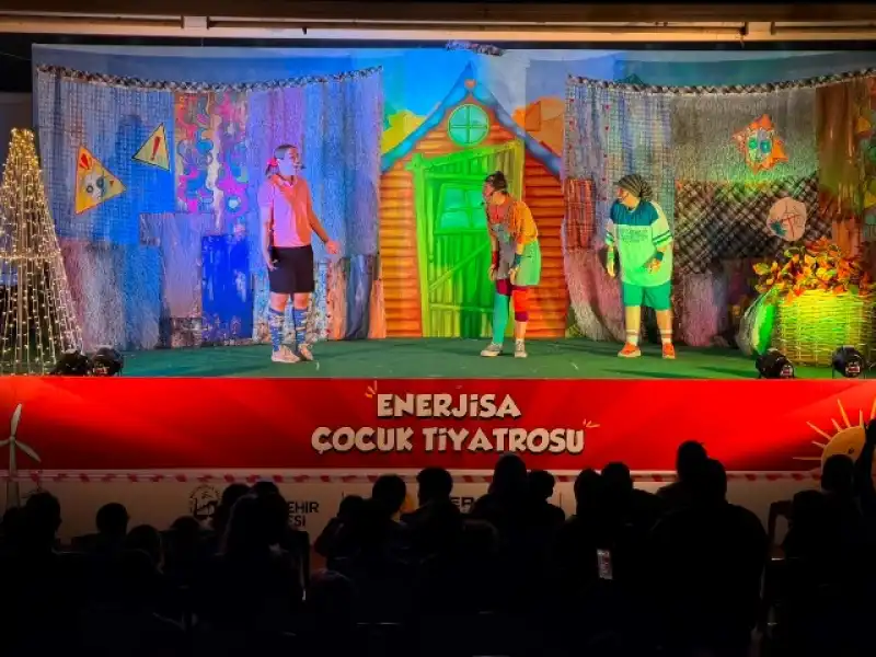 Hatay’da Çocuklar Tiyatro Turnesiyle Tatilin Tadını Çıkardı