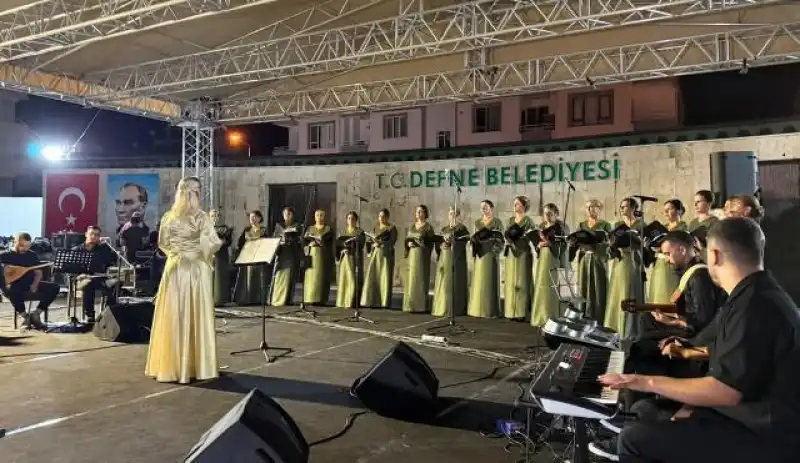 DEPREM ANNELERİ KOROSU’NDAN UNUTULMAZ KONSER