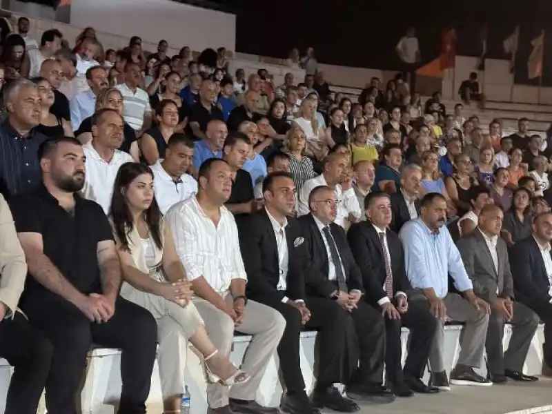 DEPREM ANNELERİ KOROSU’NDAN UNUTULMAZ KONSER
