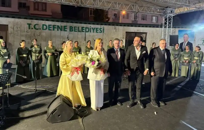 DEPREM ANNELERİ KOROSU’NDAN UNUTULMAZ KONSER