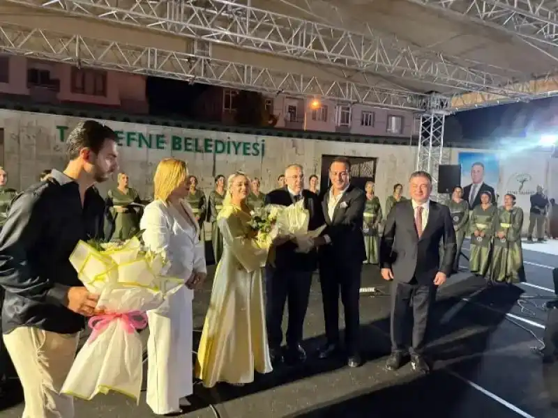DEPREM ANNELERİ KOROSU’NDAN UNUTULMAZ KONSER
