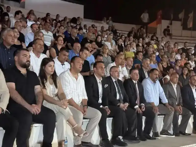 DEPREM ANNELERİ KOROSU’NDAN UNUTULMAZ KONSER