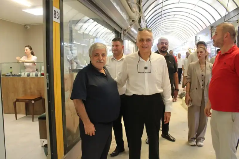 Tarihi Uzun Çarşı'da Çinçin Rüzgârı: Esnaftan Başkana Sıcak Karşılama