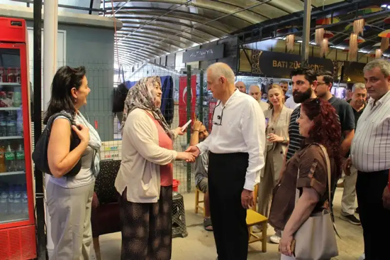 Tarihi Uzun Çarşı'da Çinçin Rüzgârı: Esnaftan Başkana Sıcak Karşılama