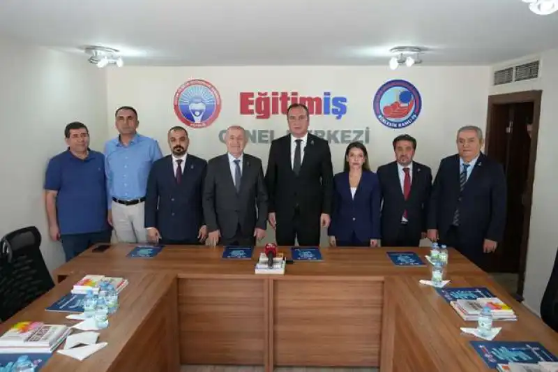 Özdağ’dan Öğretmenlere Çağrı: