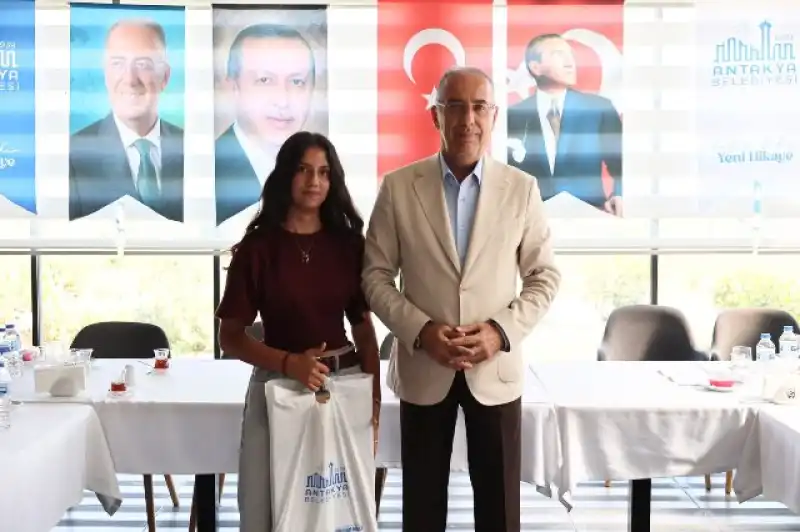 Başkan Yapar, YKS’de Dereceye Giren Öğrencilerle Bir Araya Geldi