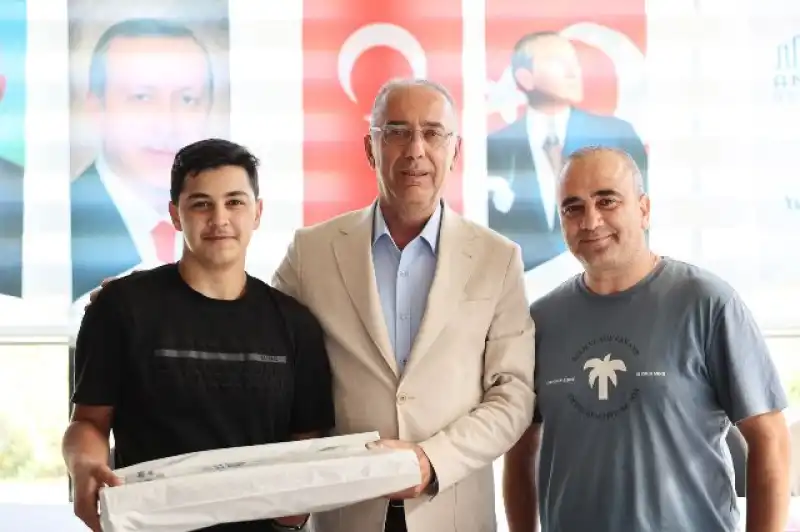 Başkan Yapar, YKS’de Dereceye Giren Öğrencilerle Bir Araya Geldi