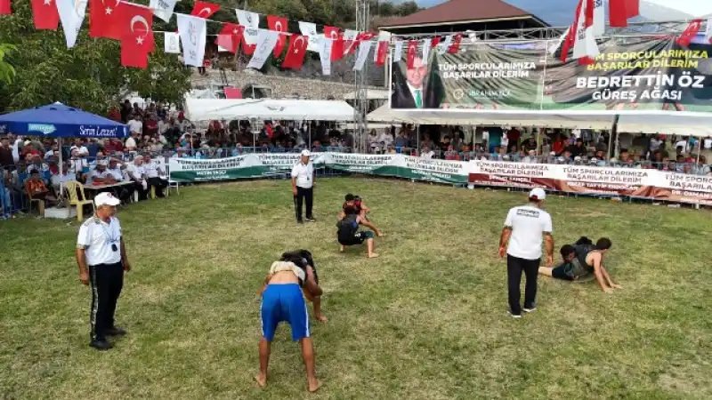 Belen’de 15. Yayla Şenliği Kapsamında Aba Güreşleri Düzenlendi
