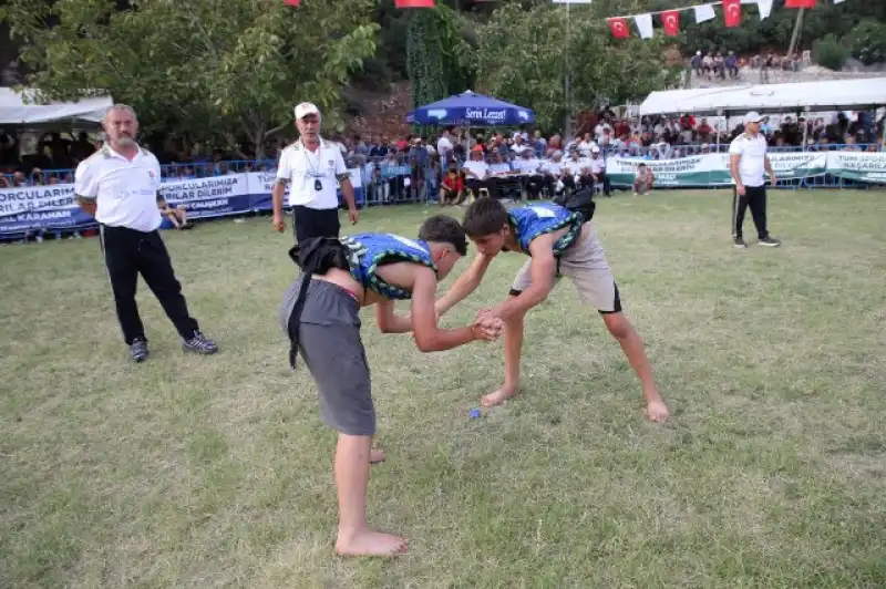 Belen’de 15. Yayla Şenliği Kapsamında Aba Güreşleri Düzenlendi