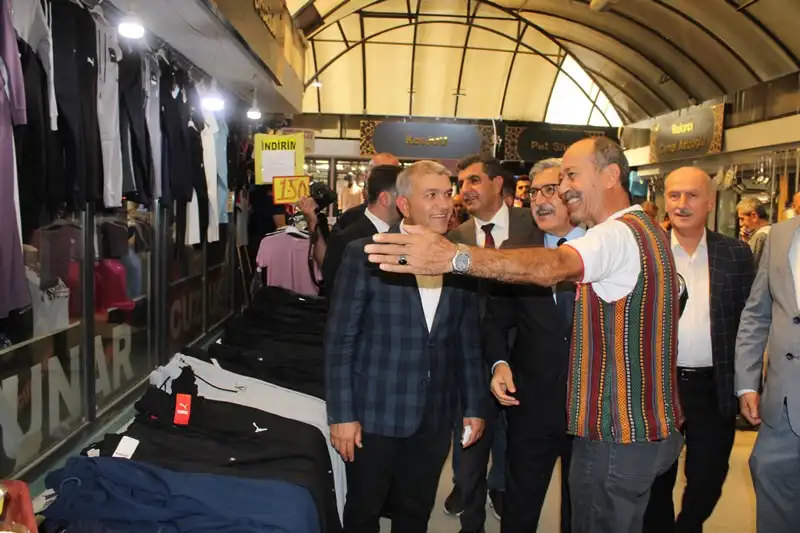Ak Parti Heyetinden Tarihi Uzun Çarşı’ya Çıkarma