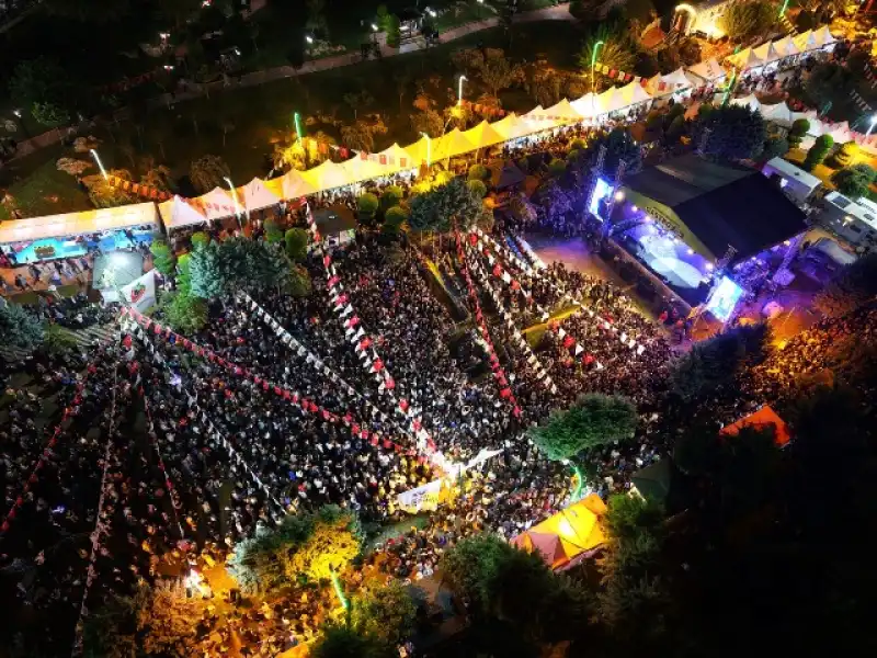 FESTİVAL’DE DERYA BEDAVACI RÜZGÂRI