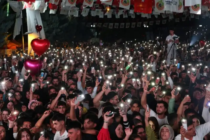 FESTİVAL’DE DERYA BEDAVACI RÜZGÂRI