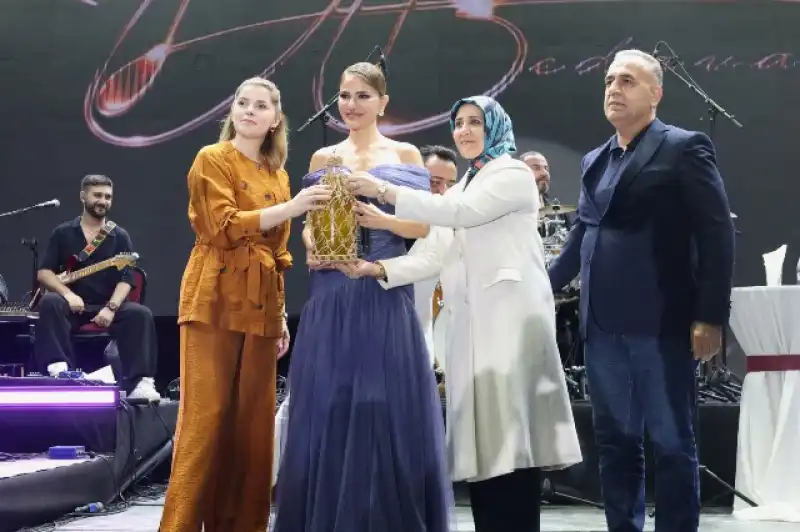 FESTİVAL’DE DERYA BEDAVACI RÜZGÂRI