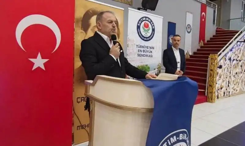 EĞİTİM-BİR-SEN’DE BAYRAKDAR GÜVEN TAZELEDİ